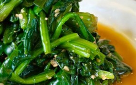 春天菠菜怎么炒才香？胡麻菠菜零失败做法指南